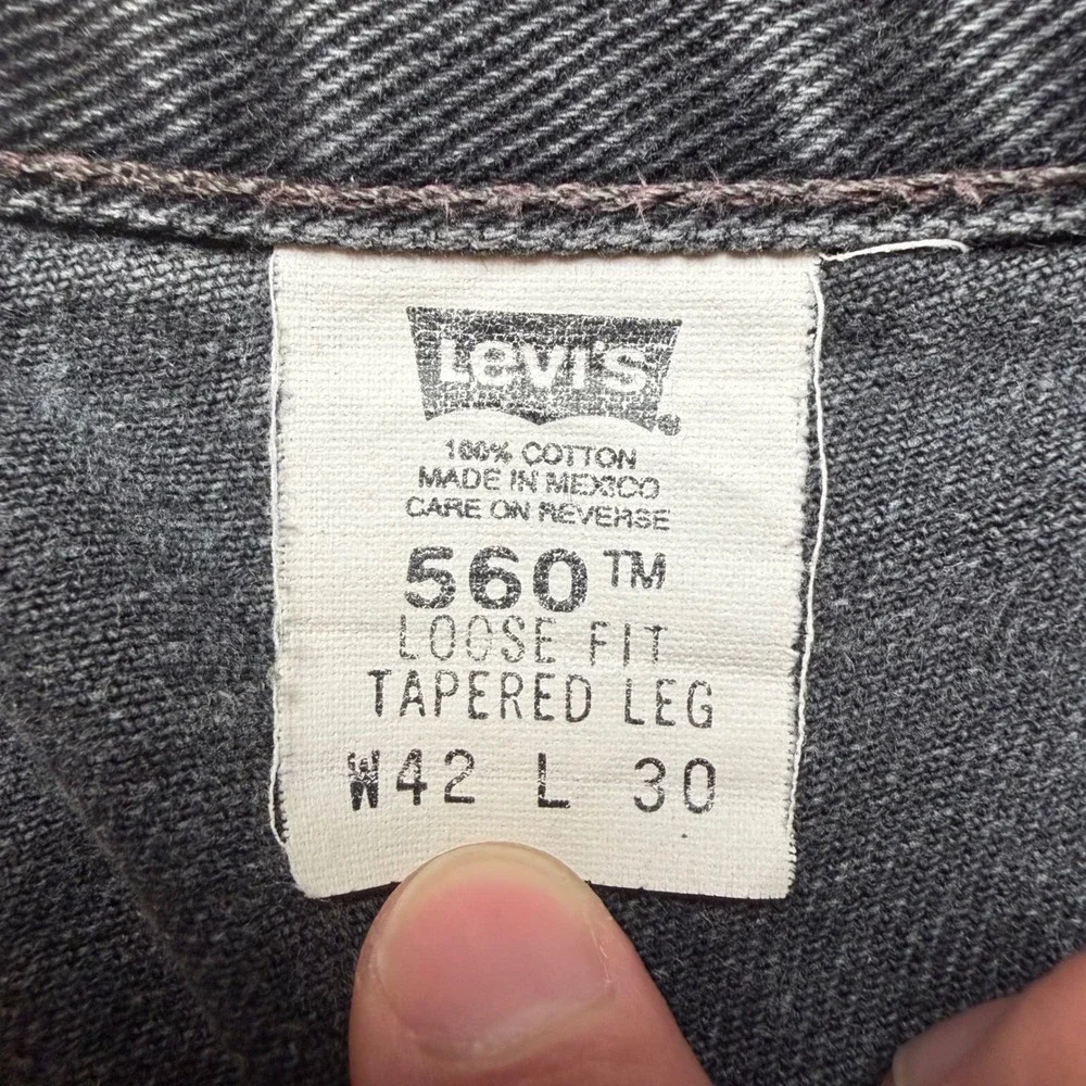 Vintage Levis 560 Denim Shorts Mens 42 Black Cutoff Loose Fit Raw Hem Grunge Y2K